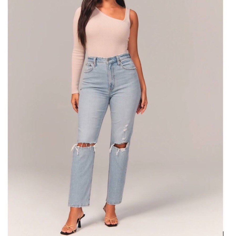 NWT A&F Curve Love Ultra High Rise Ankle Straight Jeans